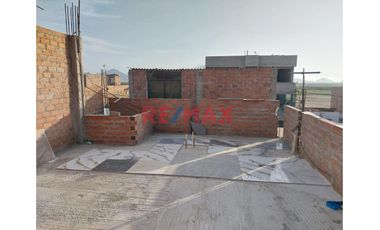 Ocasión!!!Venta Casa 2 Pisos. Paseo Del Mar Mz D6 Lote 27. ID 1083972