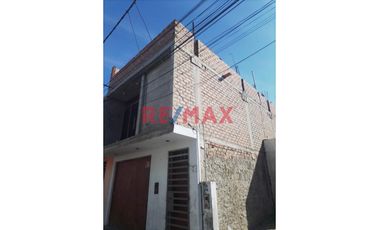Ocasión!!!Venta Casa 2 Pisos. Paseo Del Mar Mz D6 Lote 27. ID 1083972
