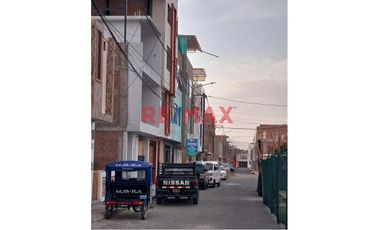 Ocasión!!!Venta Casa 2 Pisos. Paseo Del Mar Mz D6 Lote 27. ID 1083972