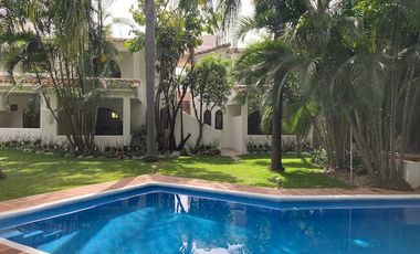 Reforma Vendo loft planta baja, amplia área común, alberca, amplio jardín