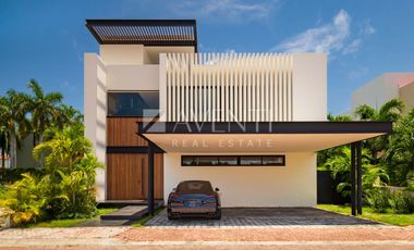 Casa en Venta en Isla Dorada Residencial en Cancún, Quintana Roo.