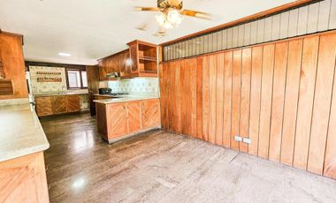 LINDA CASA DISEÑADA Y CONSTRUIDA POR ARQ VELASCO