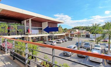 Local en Renta en Plaza Momoto Cancún con Excelente Amplitud y Buena Ubicación.