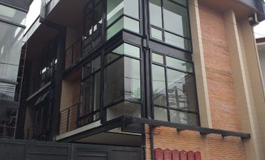 3-STOREY TOWNHOUSE For SALE in Quezon City with 2 bedrooms and 3 toilet and bath