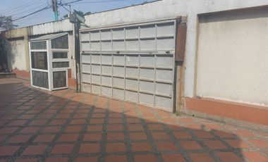 Departamento de alquiler en Urdesa Central, 1 parqueo cerrado, piscina.