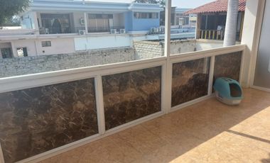 Departamento de alquiler en Urdesa Central, 1 parqueo cerrado, piscina.