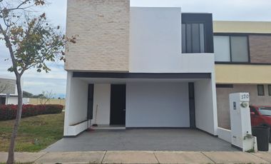 CASA EN VENTA EN MAYORCA RESIDENCIAL LEÓN GTO SOBRE EJE METROPOLITANO CASA EN VENTA CON 3 RECÁMARAS Y SALA DE TV