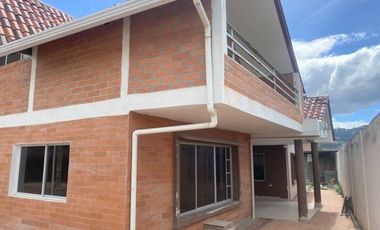 Propiedad en venta ideal para fábrica, vivienda o quinta sector Chuquipata (UNAE)