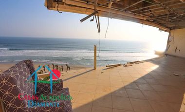 Departamento de playa en descuento por Otis. Para restaurar. Terraza con vista al mar