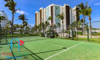 Departamento de playa en descuento por Otis. Para restaurar. Terraza con vista al mar