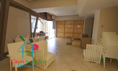 Departamento de playa en descuento por Otis. Para restaurar. Terraza con vista al mar