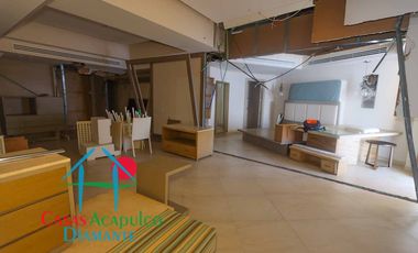 Departamento de playa en descuento por Otis. Para restaurar. Terraza con vista al mar