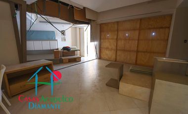 Departamento de playa en descuento por Otis. Para restaurar. Terraza con vista al mar