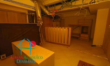 Departamento de playa en descuento por Otis. Para restaurar. Terraza con vista al mar