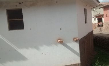 En venta casa como terreno en CHINCHERO URUBAMBA CUSCO