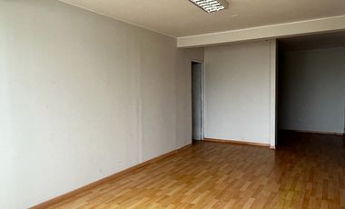 Local comercial con vista a la calle, en avenida principal en plena zona comercial de Chorrillos.