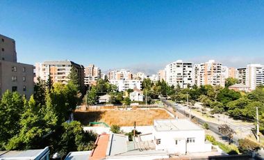 Vista Despejada, Luminoso Y Caminando A Providencia, Con estacionamiento
