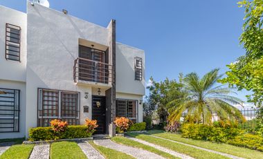 CASA EN VENTA DE 3 RECÁMARAS, ALBERCAS, CANCHAS DEPORTIVAS. UBICADA EN XOCHITEPEC, MORELOS.