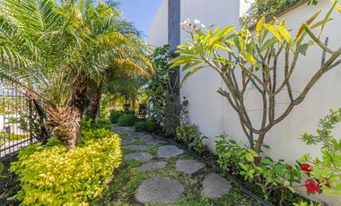 CASA EN VENTA DE 3 RECÁMARAS, ALBERCAS, CANCHAS DEPORTIVAS. UBICADA EN XOCHITEPEC, MORELOS.