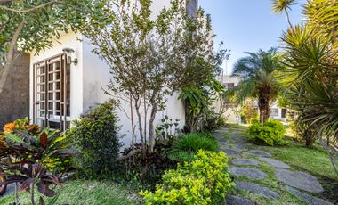 CASA EN VENTA DE 3 RECÁMARAS, ALBERCAS, CANCHAS DEPORTIVAS. UBICADA EN XOCHITEPEC, MORELOS.