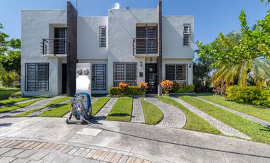 CASA EN VENTA DE 3 RECÁMARAS, ALBERCAS, CANCHAS DEPORTIVAS. UBICADA EN XOCHITEPEC, MORELOS.