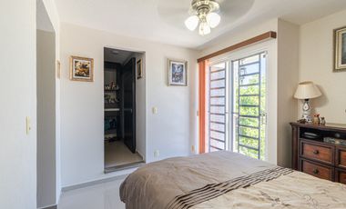 CASA EN VENTA DE 3 RECÁMARAS, ALBERCAS, CANCHAS DEPORTIVAS. UBICADA EN XOCHITEPEC, MORELOS.