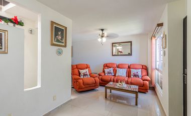 CASA EN VENTA DE 3 RECÁMARAS, ALBERCAS, CANCHAS DEPORTIVAS. UBICADA EN XOCHITEPEC, MORELOS.