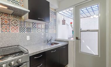 CASA EN VENTA DE 3 RECÁMARAS, ALBERCAS, CANCHAS DEPORTIVAS. UBICADA EN XOCHITEPEC, MORELOS.