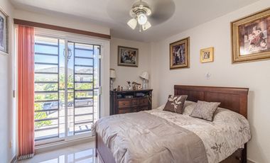 CASA EN VENTA DE 3 RECÁMARAS, ALBERCAS, CANCHAS DEPORTIVAS. UBICADA EN XOCHITEPEC, MORELOS.