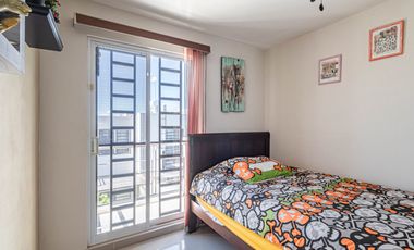 CASA EN VENTA DE 3 RECÁMARAS, ALBERCAS, CANCHAS DEPORTIVAS. UBICADA EN XOCHITEPEC, MORELOS.