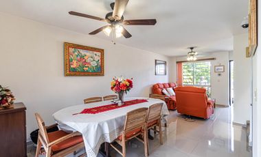 CASA EN VENTA DE 3 RECÁMARAS, ALBERCAS, CANCHAS DEPORTIVAS. UBICADA EN XOCHITEPEC, MORELOS.