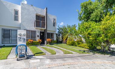 CASA EN VENTA DE 3 RECÁMARAS, ALBERCAS, CANCHAS DEPORTIVAS. UBICADA EN XOCHITEPEC, MORELOS.