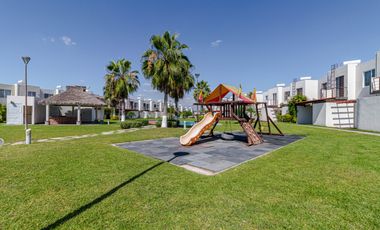 CASA EN VENTA DE 3 RECÁMARAS, ALBERCAS, CANCHAS DEPORTIVAS. UBICADA EN XOCHITEPEC, MORELOS.