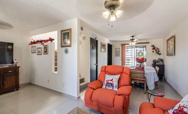 CASA EN VENTA DE 3 RECÁMARAS, ALBERCAS, CANCHAS DEPORTIVAS. UBICADA EN XOCHITEPEC, MORELOS.