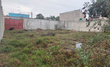 Venta de terreno, con superficie plana, bardeado con porton a doble hoja, con servicios