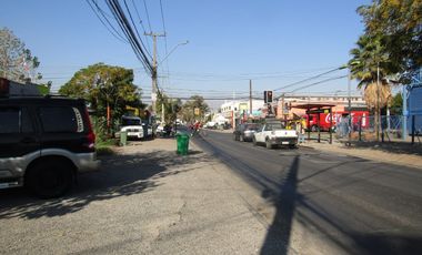 Gran Propiedad en Qta Normal con Locales Comercial