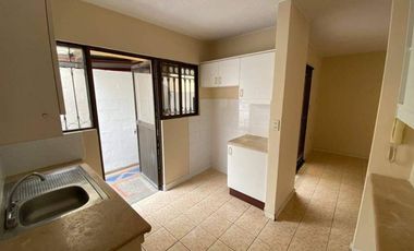 casa de venta en urbanización zona norte de Manta