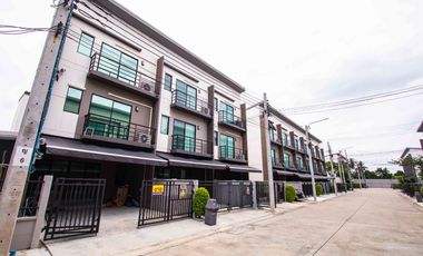 Below Project Price by a Million!! For Sale: 3-Storey Townhome, Baan Klang Muang Ratchaphruek-Sathorn, 25.3 sq.wa., Corner Unit, Connected to Ratchaph