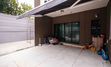 Below Project Price by a Million!! For Sale: 3-Storey Townhome, Baan Klang Muang Ratchaphruek-Sathorn, 25.3 sq.wa., Corner Unit, Connected to Ratchaph