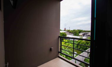Below Project Price by a Million!! For Sale: 3-Storey Townhome, Baan Klang Muang Ratchaphruek-Sathorn, 25.3 sq.wa., Corner Unit, Connected to Ratchaph