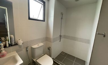 Below Project Price by a Million!! For Sale: 3-Storey Townhome, Baan Klang Muang Ratchaphruek-Sathorn, 25.3 sq.wa., Corner Unit, Connected to Ratchaph