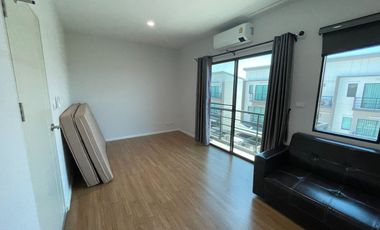 Below Project Price by a Million!! For Sale: 3-Storey Townhome, Baan Klang Muang Ratchaphruek-Sathorn, 25.3 sq.wa., Corner Unit, Connected to Ratchaph