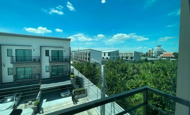 Below Project Price by a Million!! For Sale: 3-Storey Townhome, Baan Klang Muang Ratchaphruek-Sathorn, 25.3 sq.wa., Corner Unit, Connected to Ratchaph