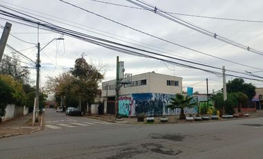 Venta Locales Comerciales y tres departamentos interior