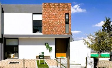 Casa de 3 Recámaras Con Baño Completo en Zibatá (Una en planta baja).