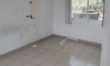 Casa muy bien ubicada se vende como terreno