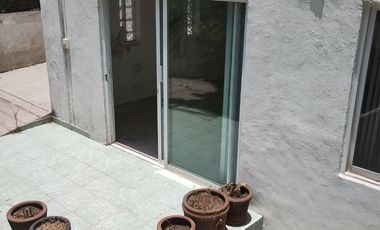 Casa muy bien ubicada se vende como terreno