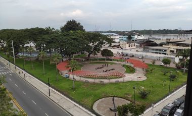 Departamento en Venta en Centro de Guayaquil en Edificio San Sebastián, tiene Ascensor y Balcón con linda vista, a una cuadra de Avenida Domingo Comín, Cerca Barrio Centenario, Naval Sur, Sur de Guayaquil.