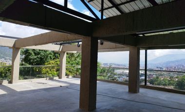 PR17984 Local Independiente en arriendo en el sector Las Flores