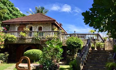 1908 SqM Resort with Antique Furniture For Sale in Argao